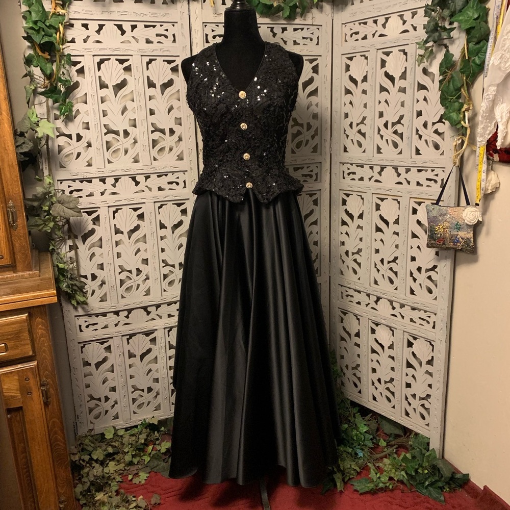 🎩2X HOST PICK🎩 VINTAGE SATIN BLACK SKIRT & ADORNED TOP FORMAL DRESS GOWN